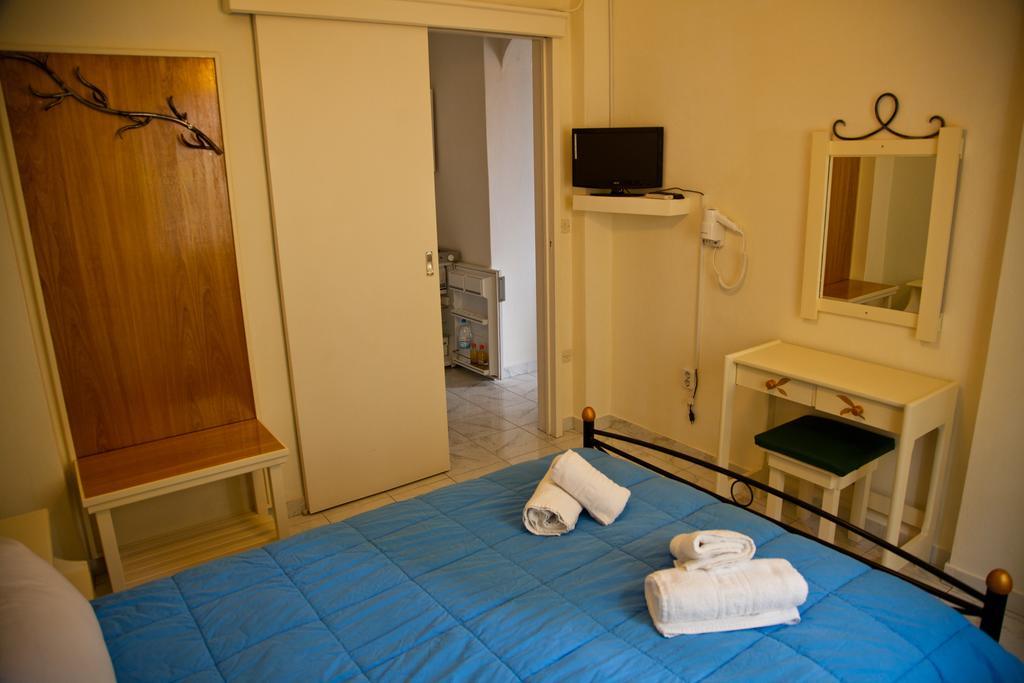 Theo Studios & Apartments Spétses Zimmer foto