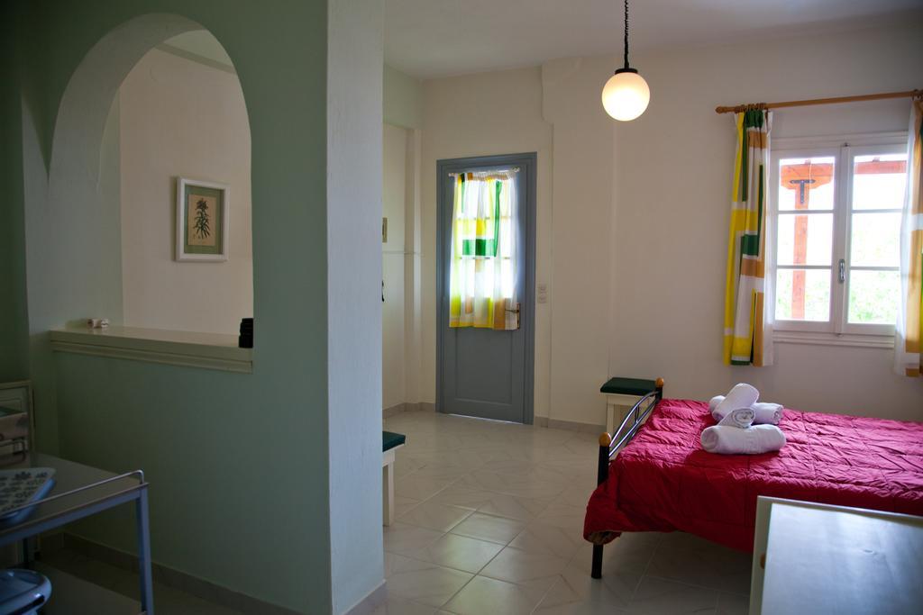 Theo Studios & Apartments Spétses Zimmer foto