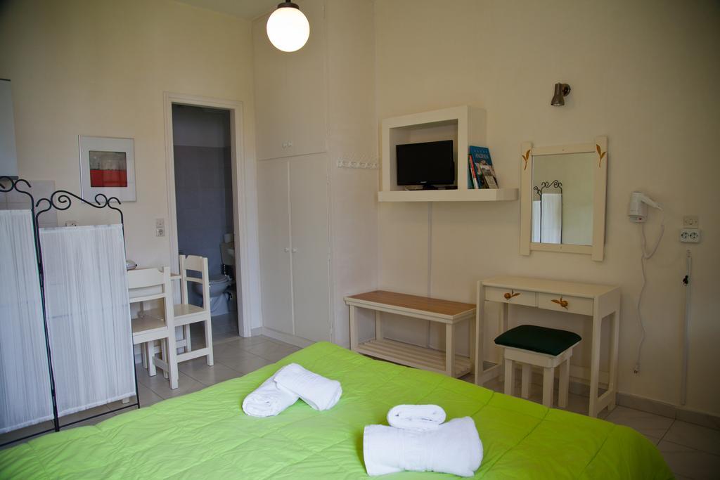 Theo Studios & Apartments Spétses Zimmer foto