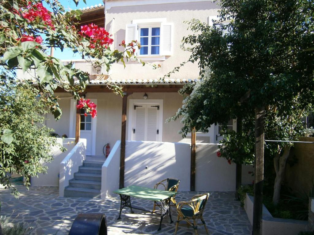Theo Studios & Apartments Spétses Exterior foto